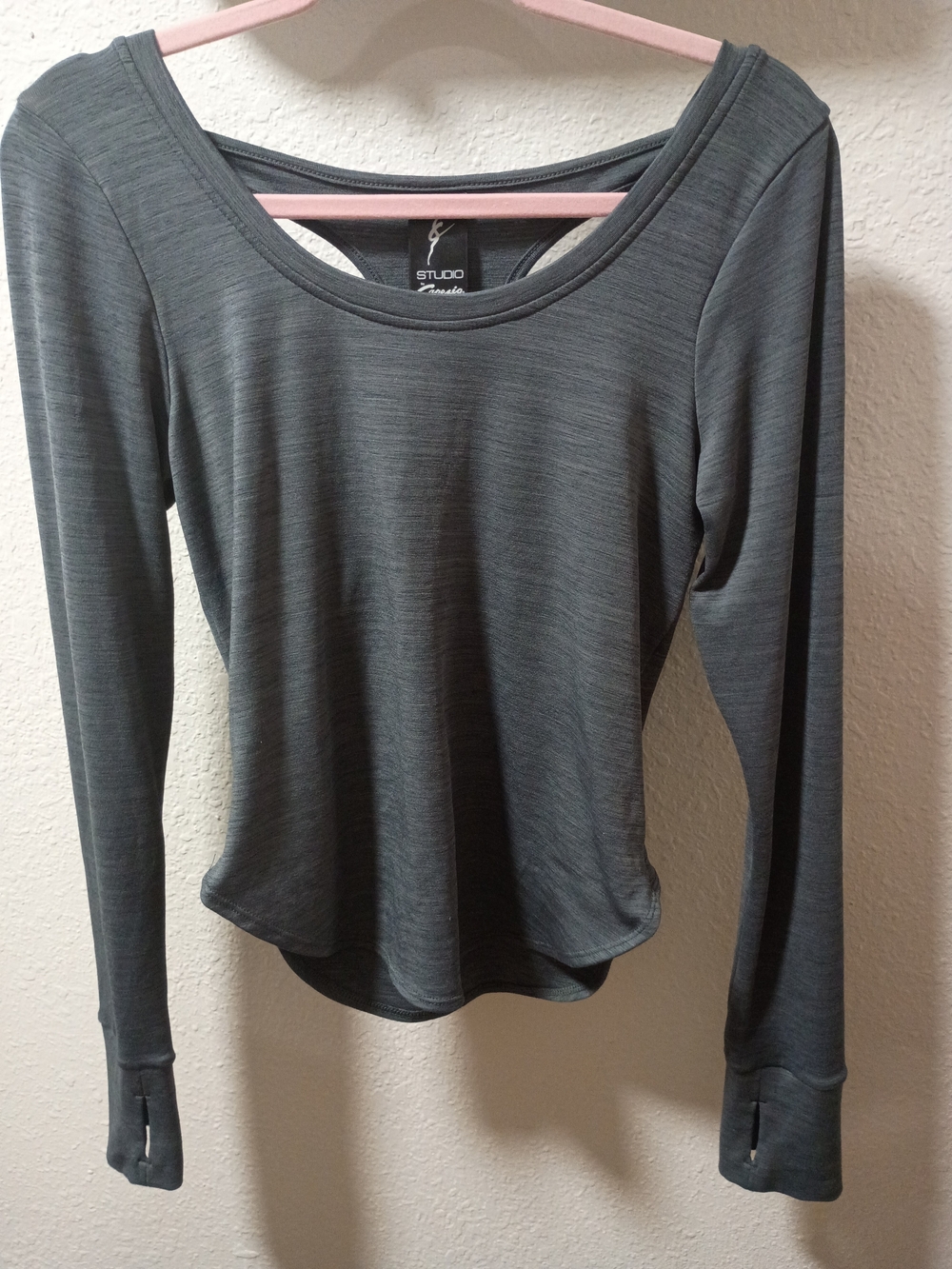 Women's Athletic Long-Sleeve Scoop Neck Top in Charcoal Gray